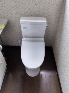 TOTO　トイレ　TSET-QR7-WHI-0 施工後