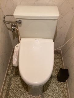 TOTO　トイレ　TSET-QR3-WHI-0-R 施工前