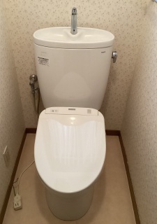 TOTO　温水洗浄便座　TCF4714AK-NW1-KJ 施工前