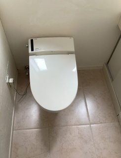LIXIL　トイレ　TSET-STG8-WHI 施工前