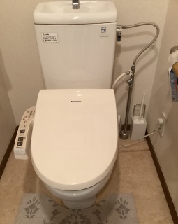 東芝　温水洗浄便座　SCS-TCU1020-N-SALE-KJ 施工前