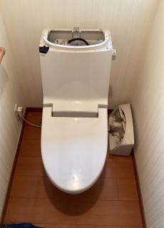 LIXIL　トイレ　TSET-LC1-IVO-1 施工前