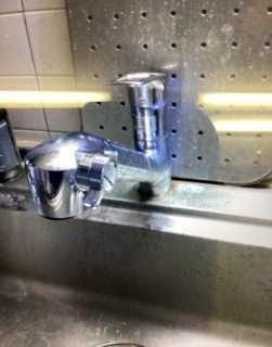TOTO　キッチン水栓　TKS05308JA-KJ 施工前
