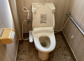 TOTO　トイレ　TSET-ZJR-WHI-1-R 施工前