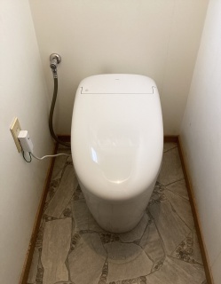 TOTO　トイレ　TSET-NE-WHI-R 施工後