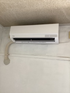 東芝　ルームエアコン　RAS-2214TM-W 施工後