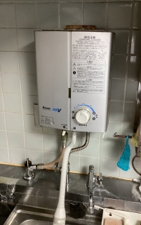 リンナイ　瞬間湯沸器　RUS-V51XTB-SL-13A-KJ 施工前
