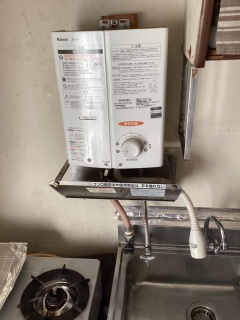 リンナイ　瞬間湯沸器　RUS-V51XTB-SL-13A 施工前