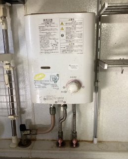 ノーリツ　瞬間湯沸器　GQ-551W-13A 施工前