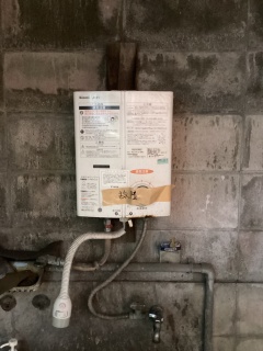 リンナイ　瞬間湯沸器　RUS-V51XTB-SL-13A 施工前