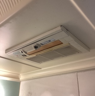 リンナイ　ガス温水式浴室乾燥機　RBH-C3302K1P 施工前