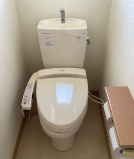 LIXIL　トイレ　TSET-LC1-IVO-1 施工前