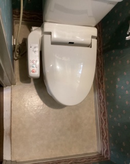 TOTO　トイレ　TSET-QR5-IVO-1-R 施工前