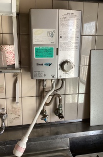 リンナイ　瞬間湯沸器　RUS-V51XTB-SL-13A 施工前