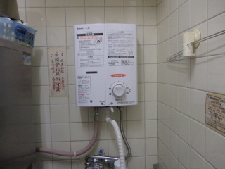 ガス瞬間湯沸器の交換 取替 取付が工事費用込で3万円 生活堂